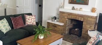 3BR Victorian Cottage with garden, close to Windsor and Heathrow