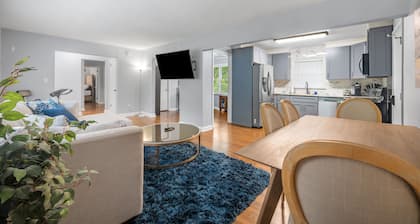 Kozy 4 Bedroom Home in Charming Marietta; Close to City Highlights