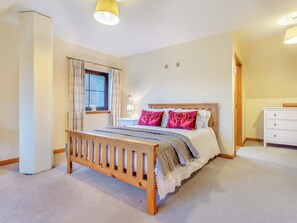 3 bedrooms, free WiFi, bed sheets