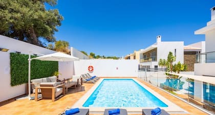 Villa Clara do Sol - Four Bedroom Villa, Sleeps 8