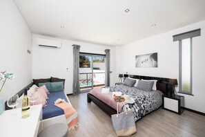 4 bedrooms, WiFi, bed sheets