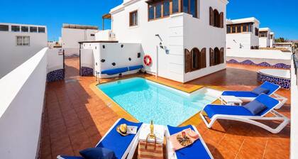 Villa Dulce - Four Bedroom Villa, Sleeps 8