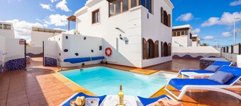 Villa Dulce - Four Bedroom Villa, Sleeps 8