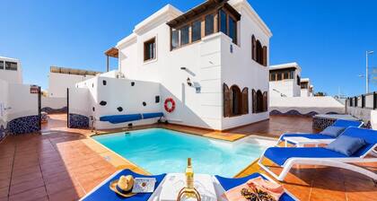 Villa Dulce - Four Bedroom Villa, Sleeps 8