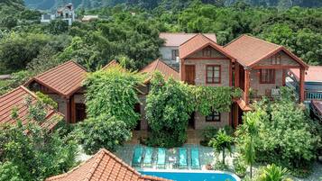 Kolam renang outdoor