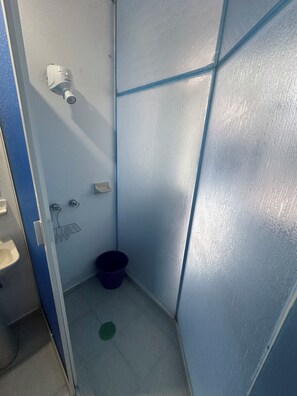 Hårføner, håndklær, såpe og sjampo