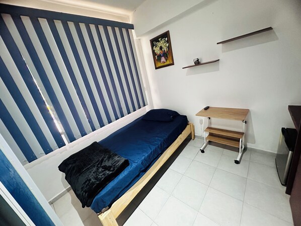 1 soverom, skrivebord, strykejern/-brett og wi-fi