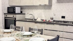 Micro-ondes, four, plaque de cuisson, lave-vaisselle