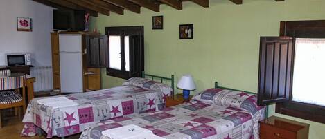 1 camera, ferro/asse da stiro, lenzuola