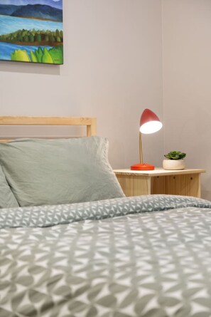 2 Schlafzimmer, Schreibtisch, Bügeleisen/Bügelbrett, WLAN