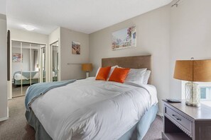2 chambres, bureau, fer et planche à repasser, accès au Wi-Fi (inclus)