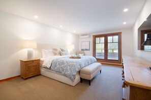 4 soverom, skrivebord, strykejern/-brett og wi-fi (inkludert)