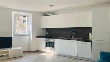 Refrigerador, horno, parrilla de estufa y lavavajillas