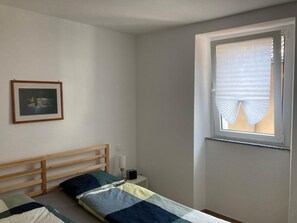 2 bedrooms, desk, travel cot, free WiFi