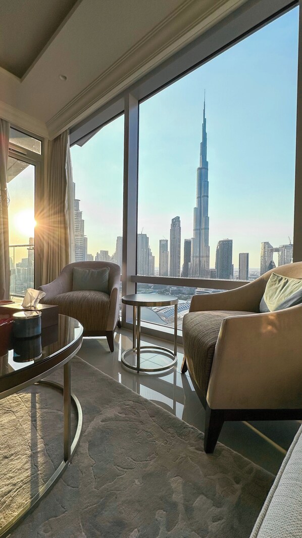 Living area - Luxurious serviced Hotel-Apartment in the heart of Dubai with Burj Khalifa view (Dubai)