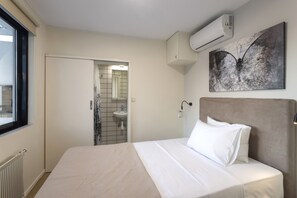 4 bedrooms, iron/ironing board