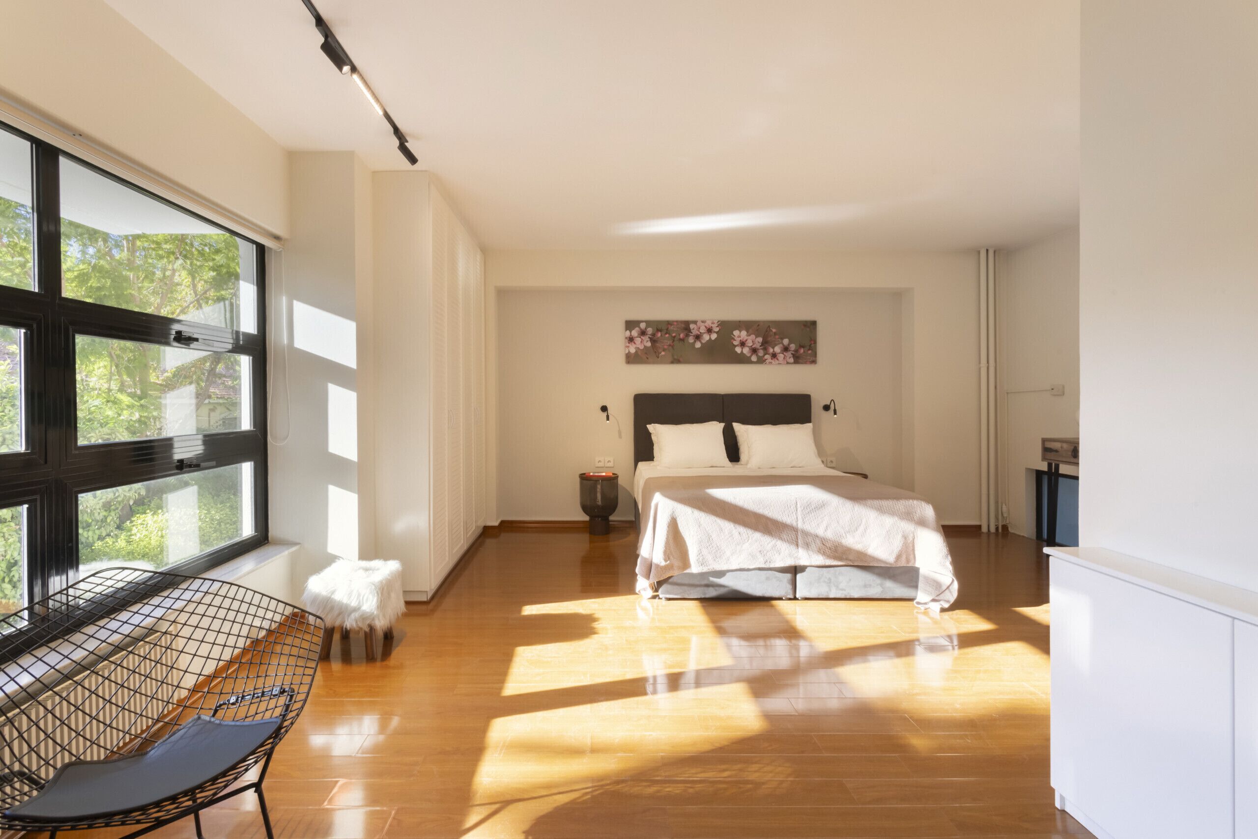 4 bedrooms, iron/ironing board, free WiFi