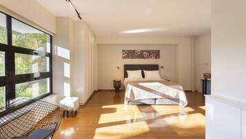 4 bedrooms, iron/ironing board, free WiFi