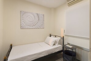 4 Schlafzimmer, Bügeleisen/Bügelbrett