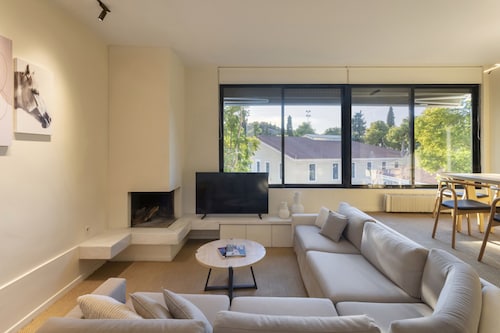 Agras 41·Spacious 3bdr Townhouse with Monumental V