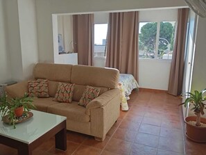 Living area - SPAIN-BENALMÁDENA- SUNNY AND BRIGHT APARTMENT 45 M2 + 25 M2 TERRACE (Benalmádena)