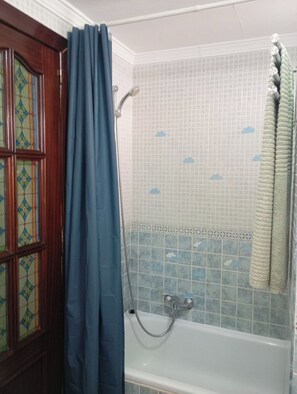 Hair dryer, bidet, towels, soap - SPAIN-BENALMÁDENA- SUNNY AND BRIGHT APARTMENT 45 M2 + 25 M2 TERRACE (Benalmádena)