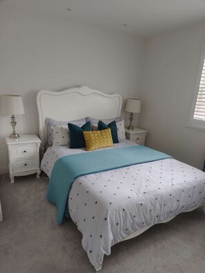 4 bedrooms, iron/ironing board, WiFi, bed sheets - 4 Bed Modern House next to Hyde Park (London)