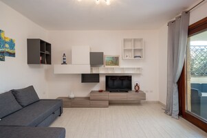 Apartamento | Zona de estar | Televisión de 32 pulgadas con canales digitales