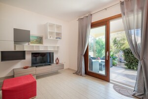 Apartamento | Zona de estar | Televisión de 32 pulgadas con canales digitales