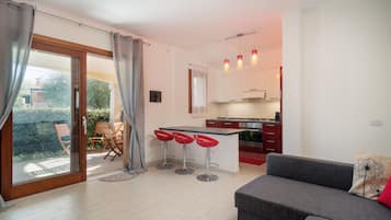 Apartment | Wohnbereich | 32-Zoll-Fernseher mit Digitalempfang