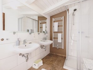 Deluxe Chalet, Mountain View | Bathroom | Slippers - Chalet Naila by we rent (Bruck an der Grossglocknerstrasse)