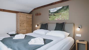 4 bedrooms, blackout curtains, soundproofing, iron/ironing board