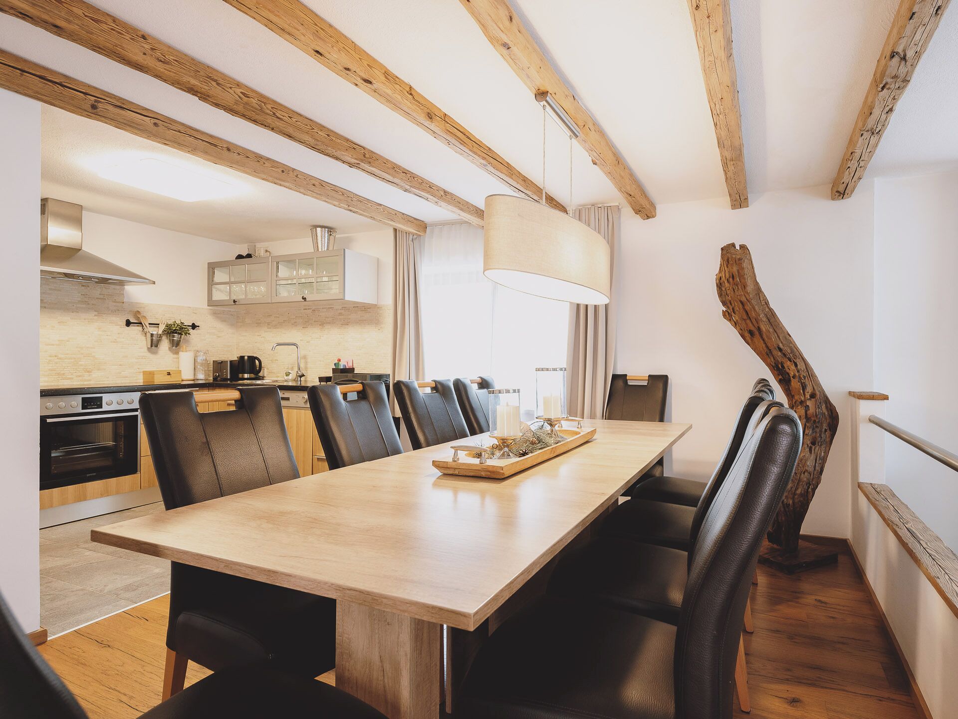 Deluxe-Chalet, Bergblick | Essbereich im Zimmer