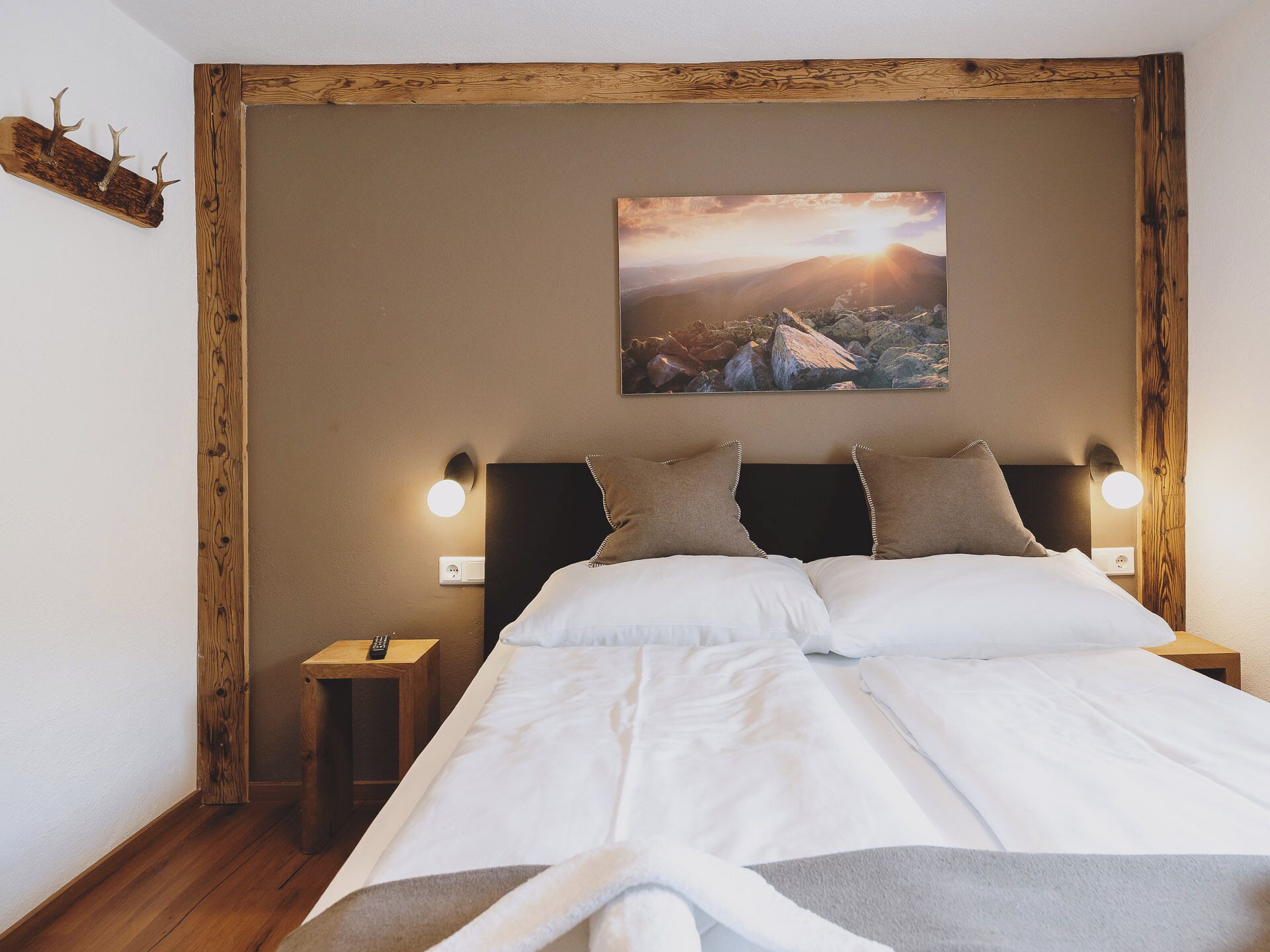 Alpehytte – deluxe, fjellutsikt | 4 soverom, blendingsgardiner, lydisolert og strykejern/-brett