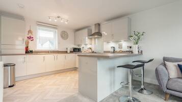 KylskÄp, mikrovÄgsugn, ugn och kaffe- och tebryggare