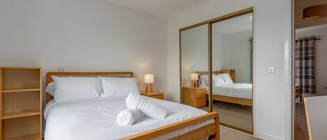 2 bedrooms, iron/ironing board, free WiFi, bed sheets