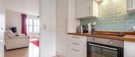 Fridge, microwave, oven, coffee/tea maker