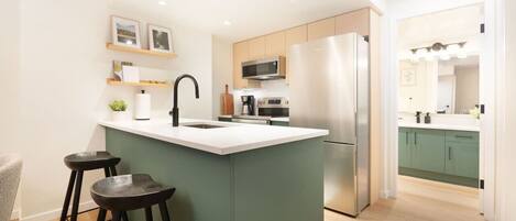 Frigorífic, microones, forn i placa de cuina