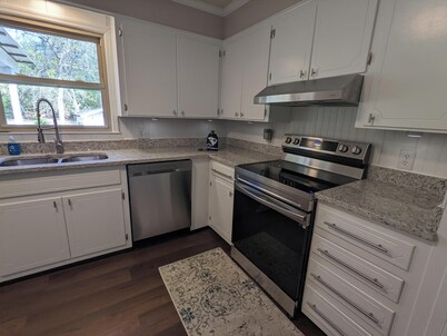 Peace at Christmas! Cozy, Country living with Beautiful view from front porch!