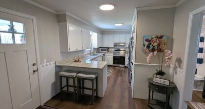 Peace at Christmas! Cozy, Country living with Beautiful view from front porch!