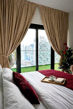 1 Schlafzimmer, Zimmersafe, Schreibtisch, Bügeleisen/Bügelbrett