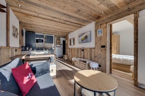 Living area - Beautiful renovated apartment (Val-d'Isère)