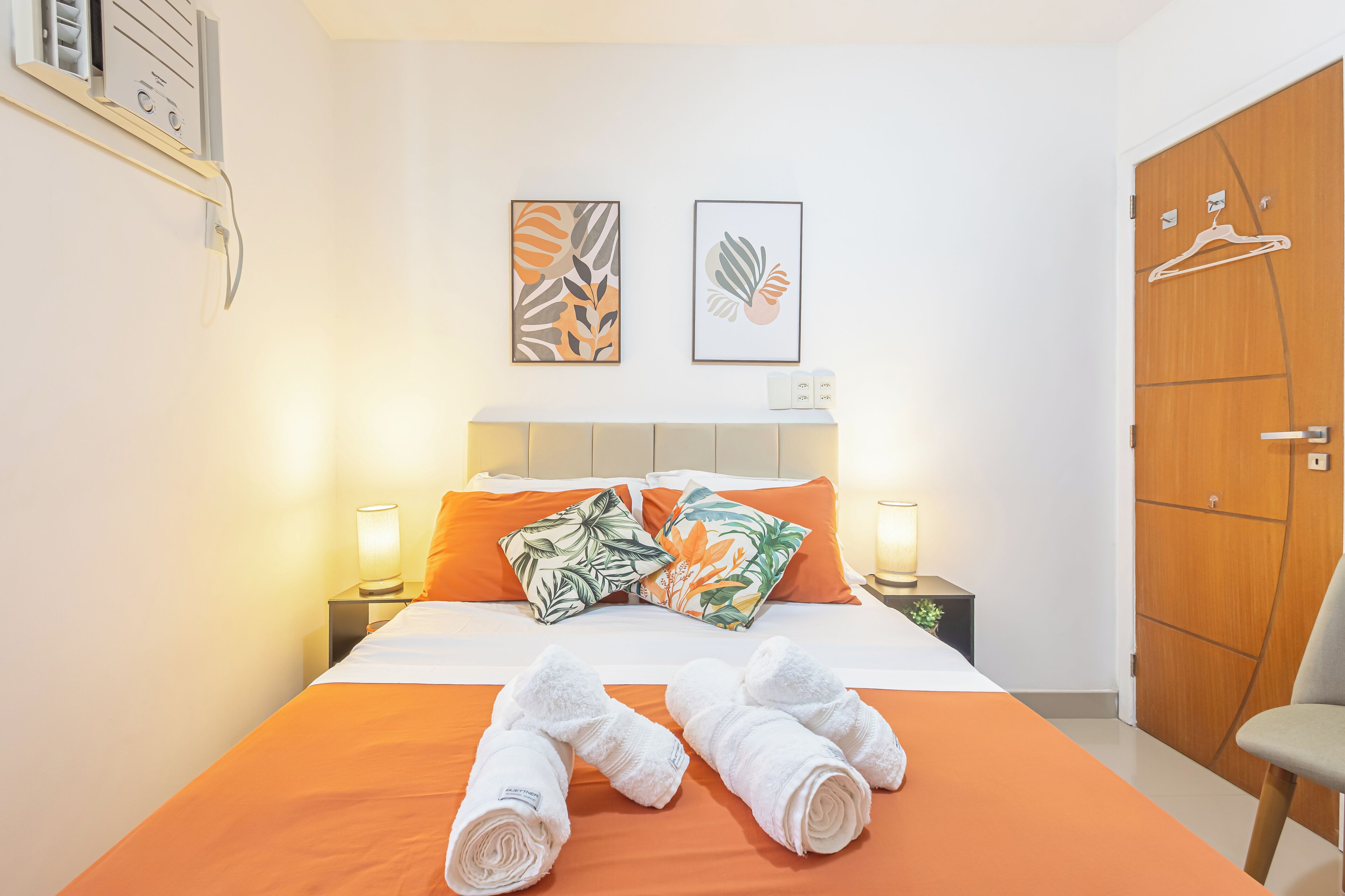 2 bedrooms, desk, iron/ironing board, WiFi