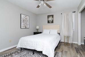 Desk, iron/ironing board, WiFi, bed sheets