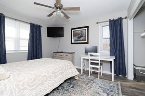 2 bedrooms, desk, iron/ironing board, WiFi