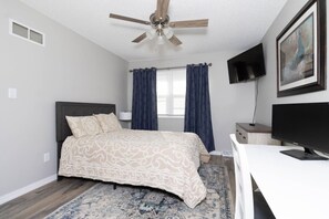 2 habitaciones, escritorio, tabla de planchar con plancha y wifi 