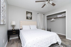 2 bedrooms, desk, iron/ironing board, WiFi