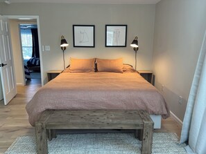 4 bedrooms, desk, iron/ironing board, travel cot - Cozy 4-bedroom Mountain Home with Pool & Hot Tub in Enchanting Elka Park (Elka Park)