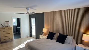 4 bedrooms, desk, iron/ironing board, travel crib