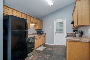 Micro-ondas, fogão, cooktop, lava-louças